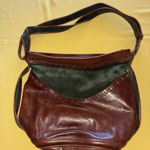 Vtg Gabrielle purse leather with green suede  made on Italy Shoulder Strap